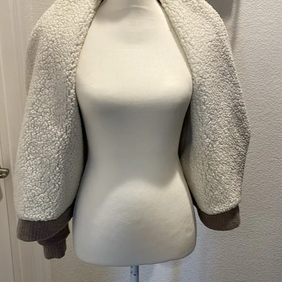 Splendid 95% cotton jacket withh faux Sherpa lining. So soft! Nice taupe. GUC! - Picture 6 of 10